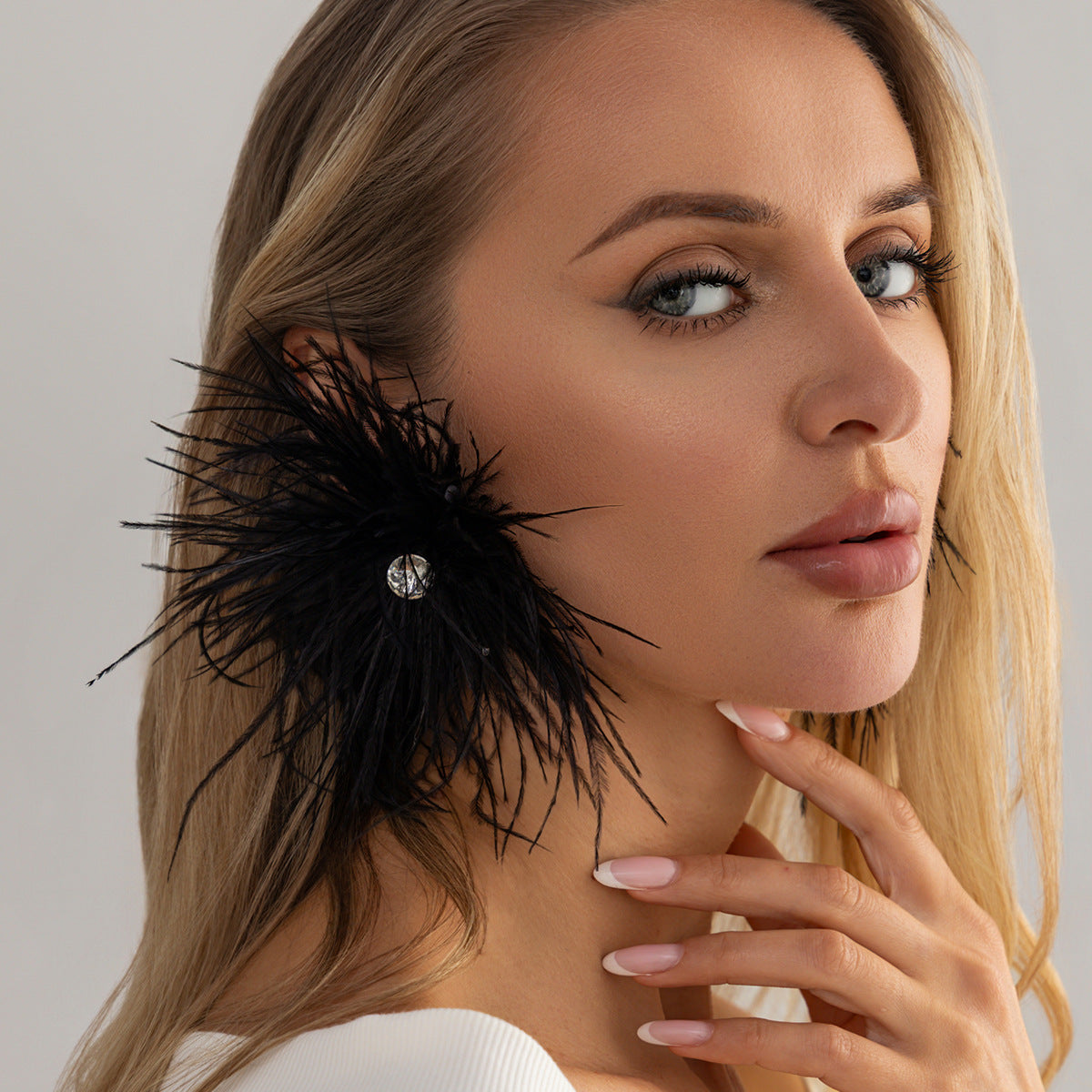 Planderful Vienna Verve Feather Flower Stud Earrings With Fluffy Zircon Accents For Trendsetting Fashion Lovers
