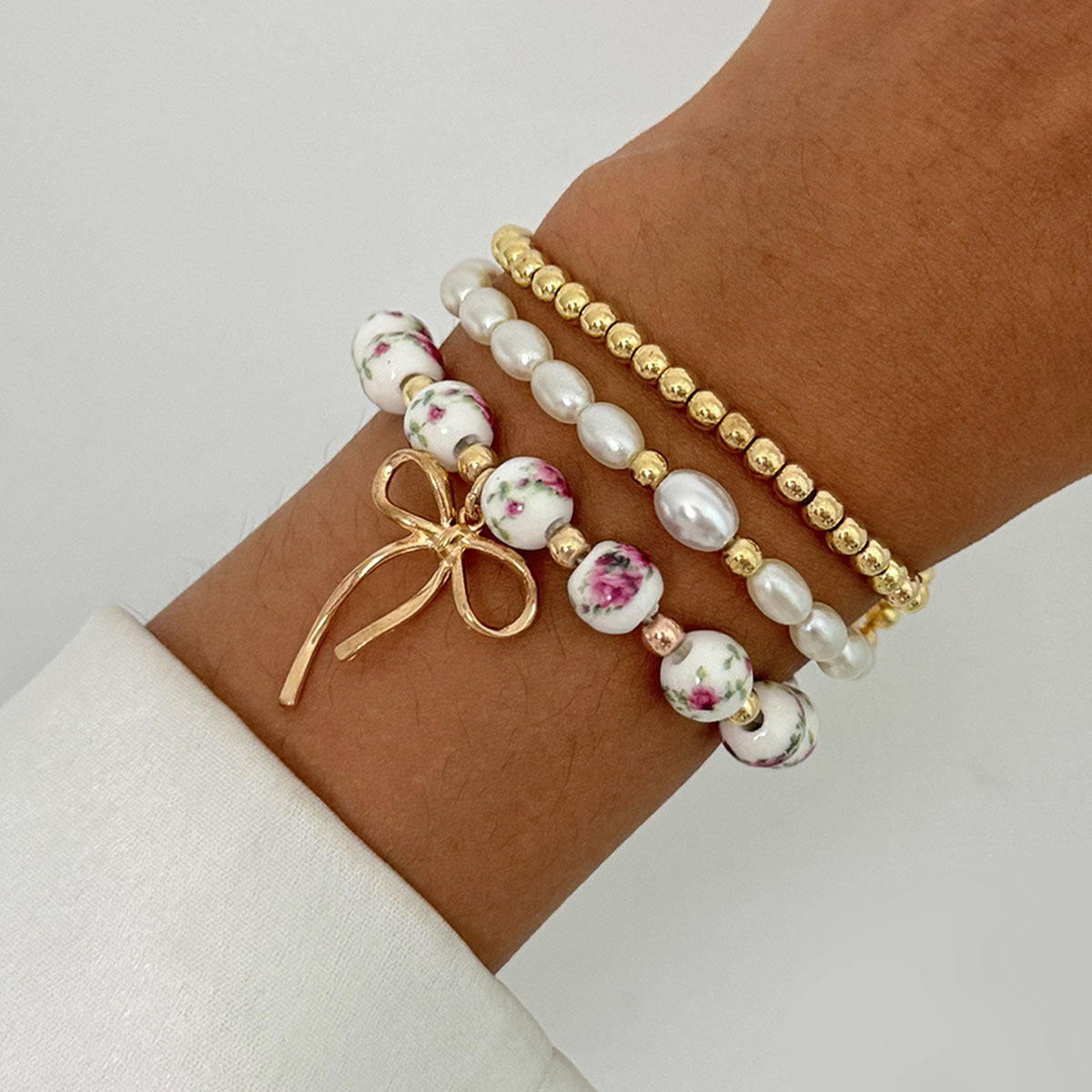 Planderful Vienna Verve Bracelet – Fashionable Imitation Pearl Design
