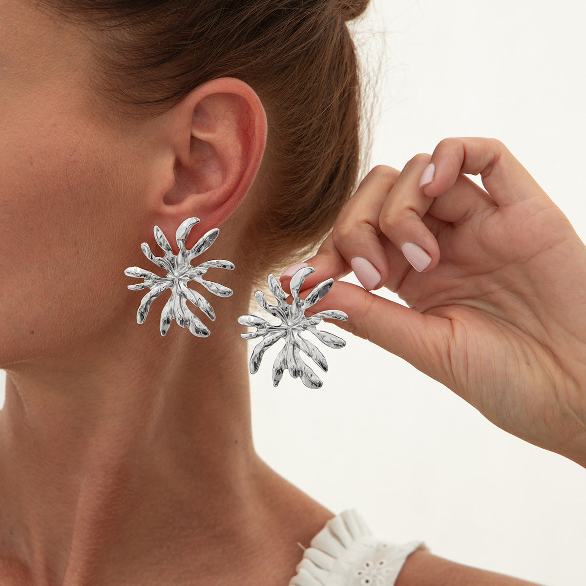 Planderful Vienna Verve Earrings – Retro Leaf Design