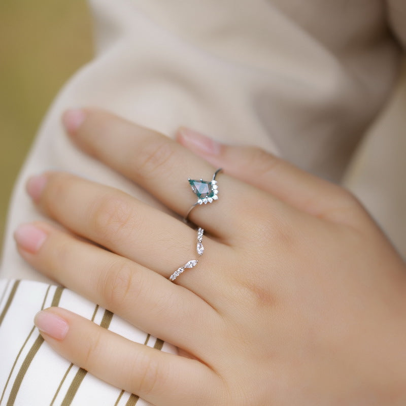 Planderful Everyday Genie Ring – Elegant Kite-Shaped Natural Aquatic Agate Design