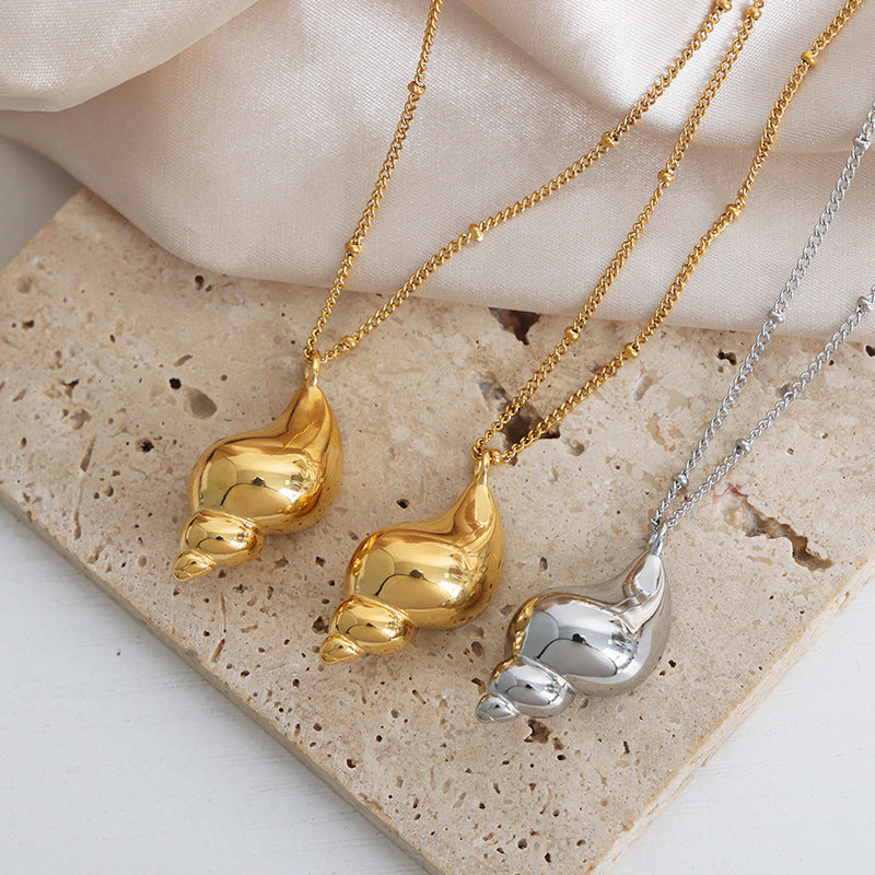 Luxurious Conch Pendant Necklace in Titanium Steel - Fashionable Holiday Jewelry