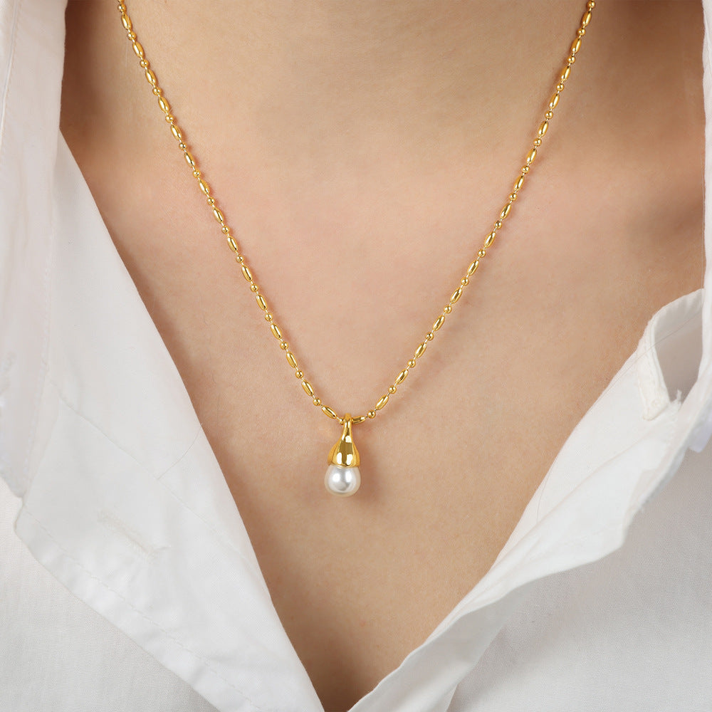 Luxurious European-inspired Gold-Plated Pearl Pendant Necklace - Elegant Fashion Jewelry for Women
