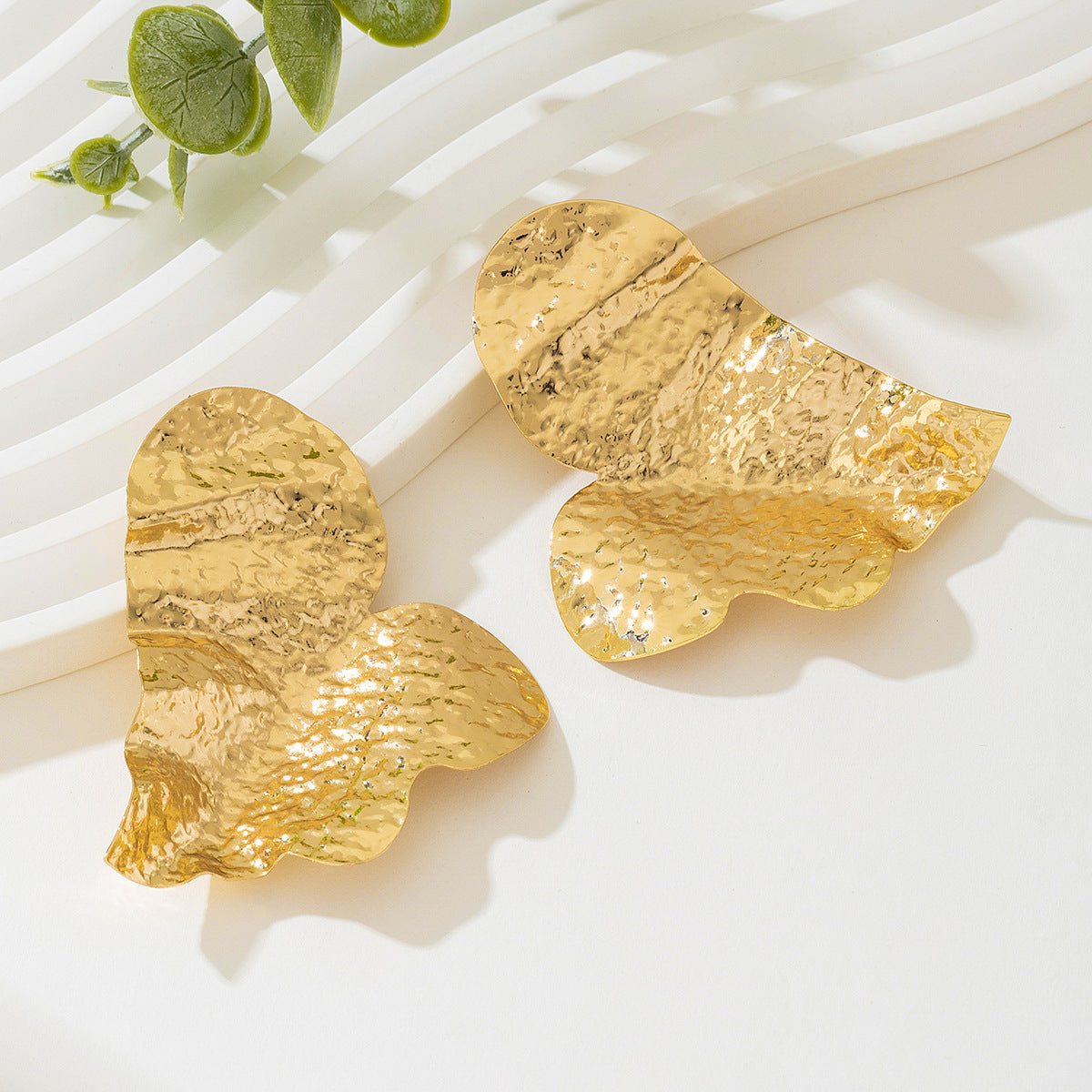 Planderful Vienna Verve Earrings – Fashionable Retro Love Design