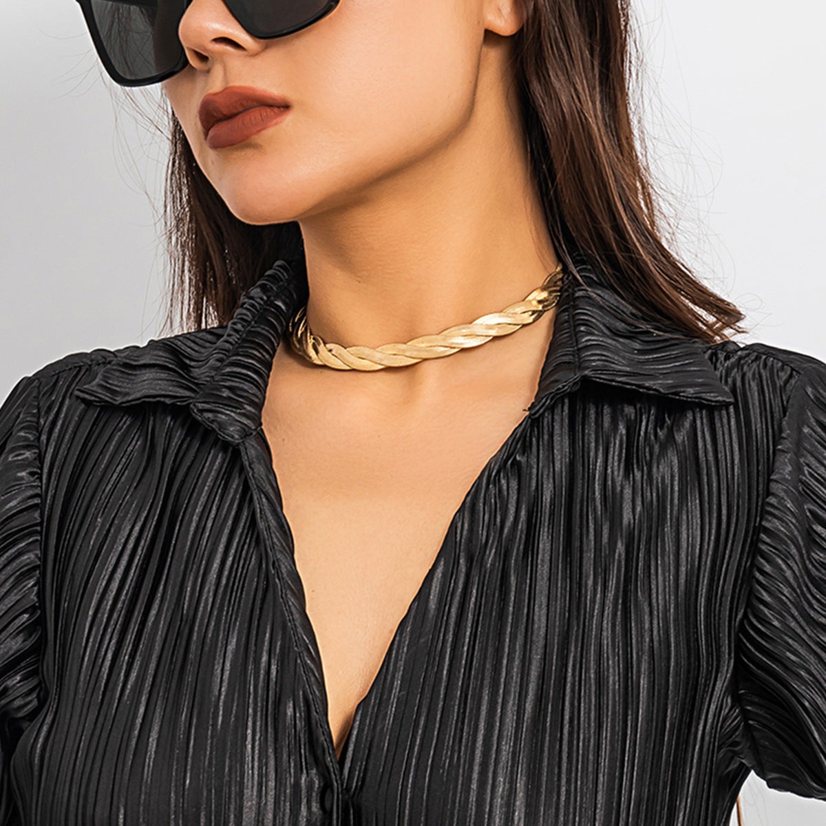 Trendy Snake Bone Chain Necklace with Cold Design