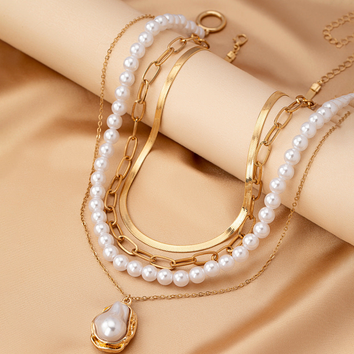 Planderful Vienna Verve Necklace Set – Elegant Retro Metal Design with Special-Shaped Artificial Pearls