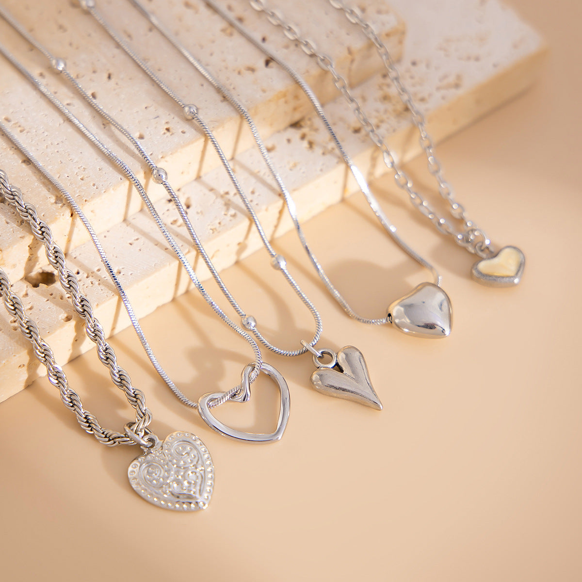 Planderful Vienna Verve Necklace – Personalized Love-Shaped Pendant