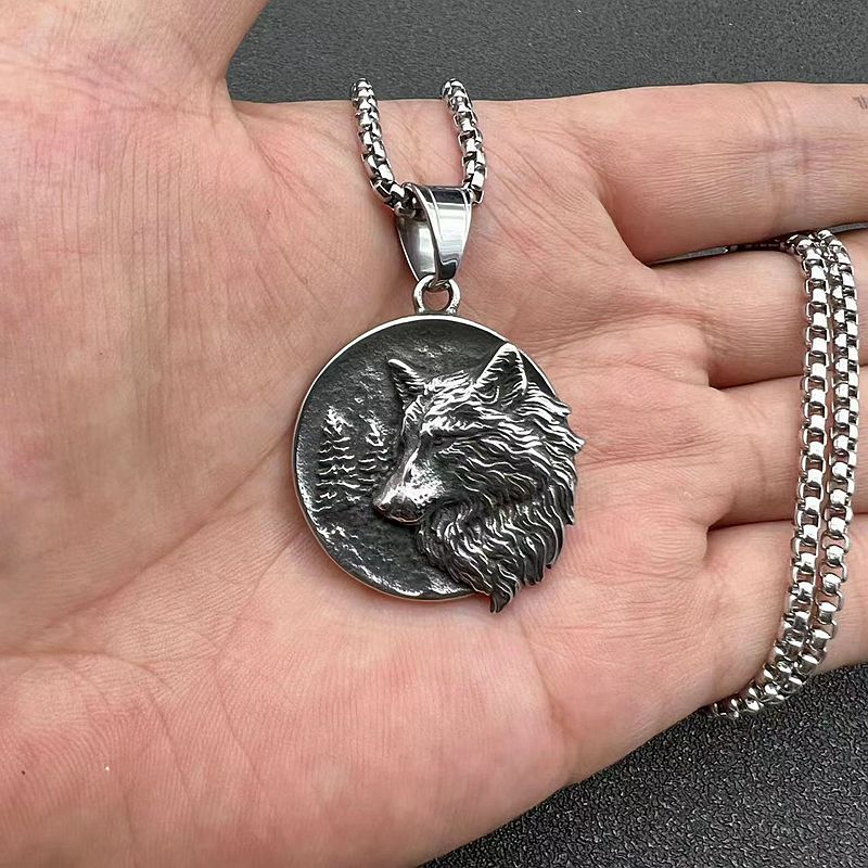 Steel Necklace – Vintage Viking Wolf Pendant For Men With Nordic Odin Design And Streetwear Edge