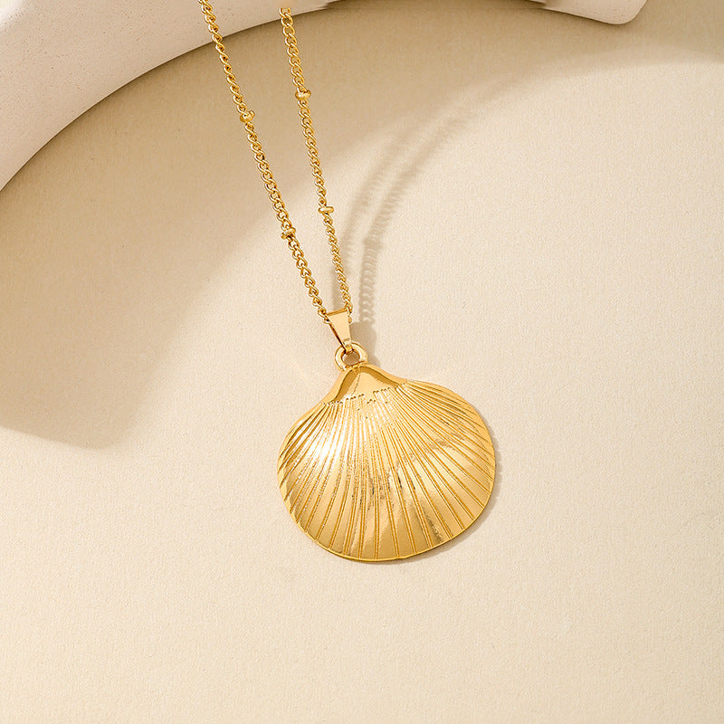 Planderful Vienna Verve Necklace – Stylish Marine-Inspired Gold Shell Design
