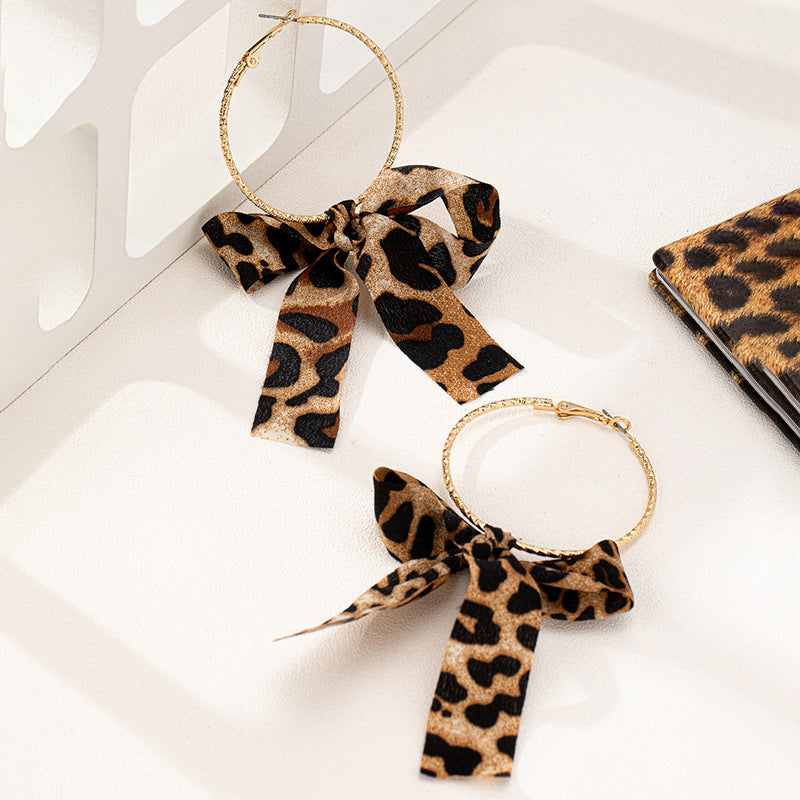 Planderful Vienna Verve Earrings – Elegant Metal Circle Bow Design