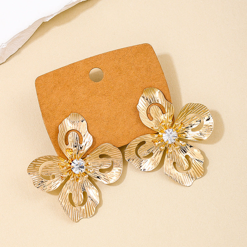 Exquisite Floral Stud Earrings with Pearls for Stylish Women