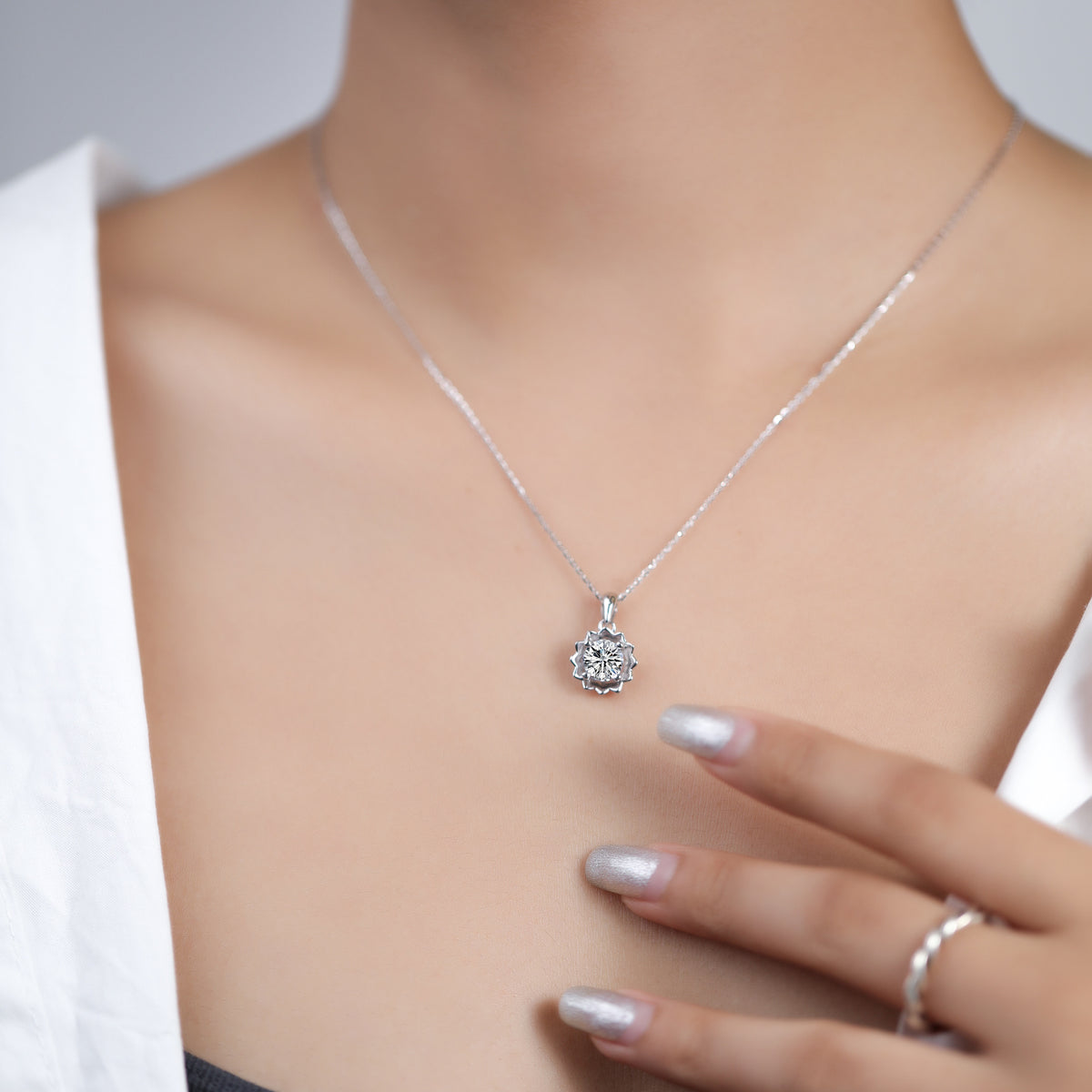 One-Carat D-Color S925 Sterling Silver Women's Pendant Necklace