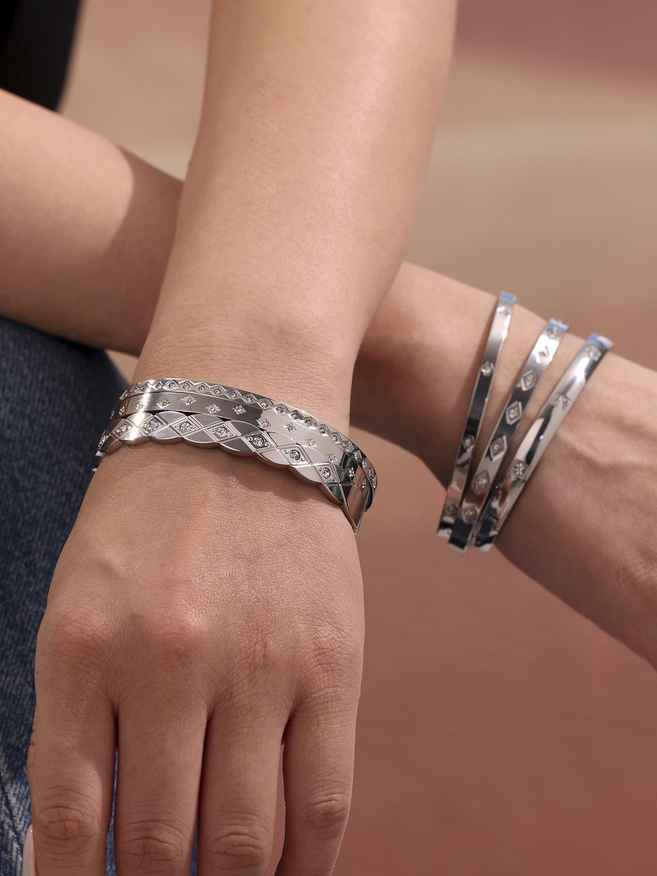 Planderful Zircon Encrusted Titanium Bracelet For Women