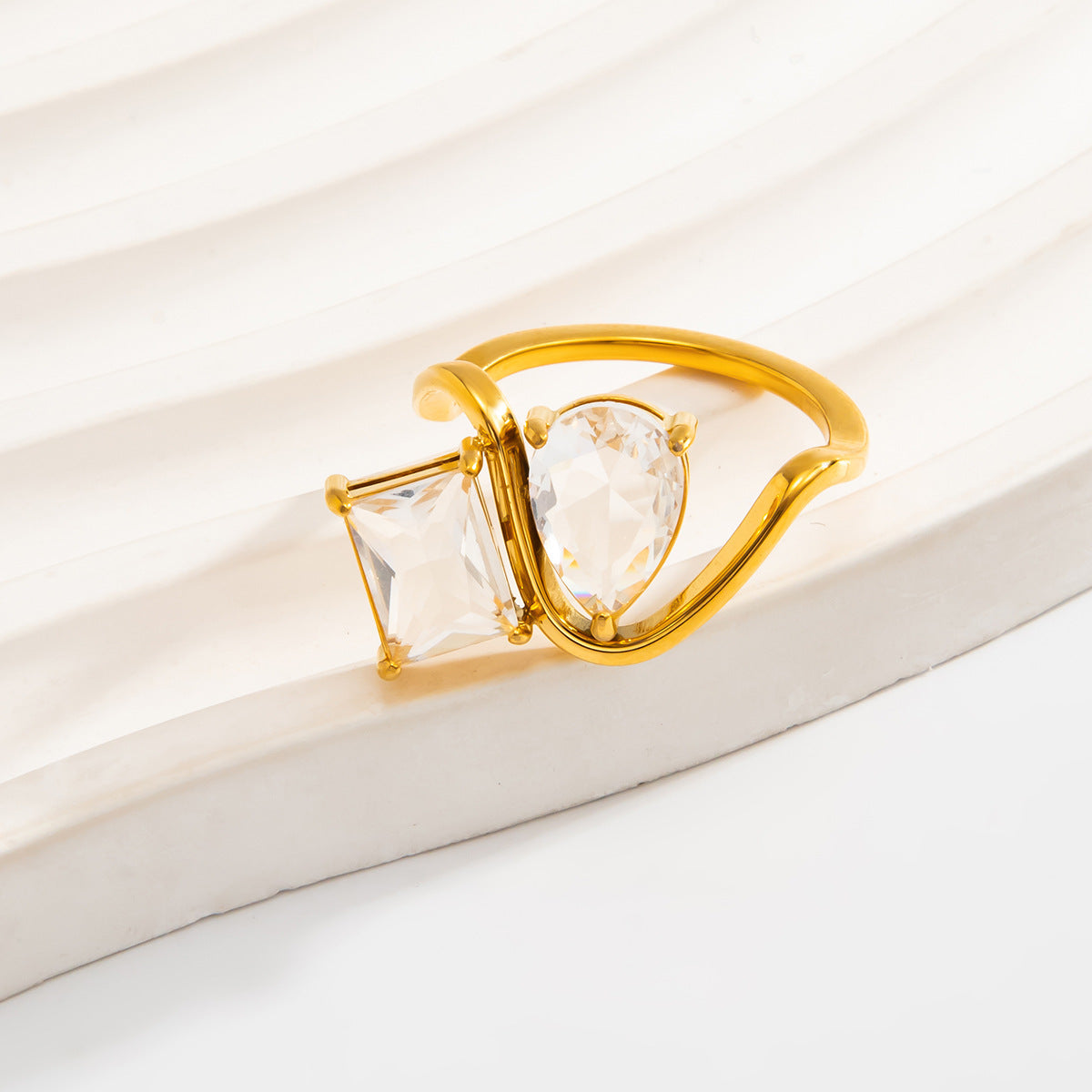 Planderful Vienna Verve Stainless Steel S Curve Zircon Ring For Modern Women Statement Jewelry