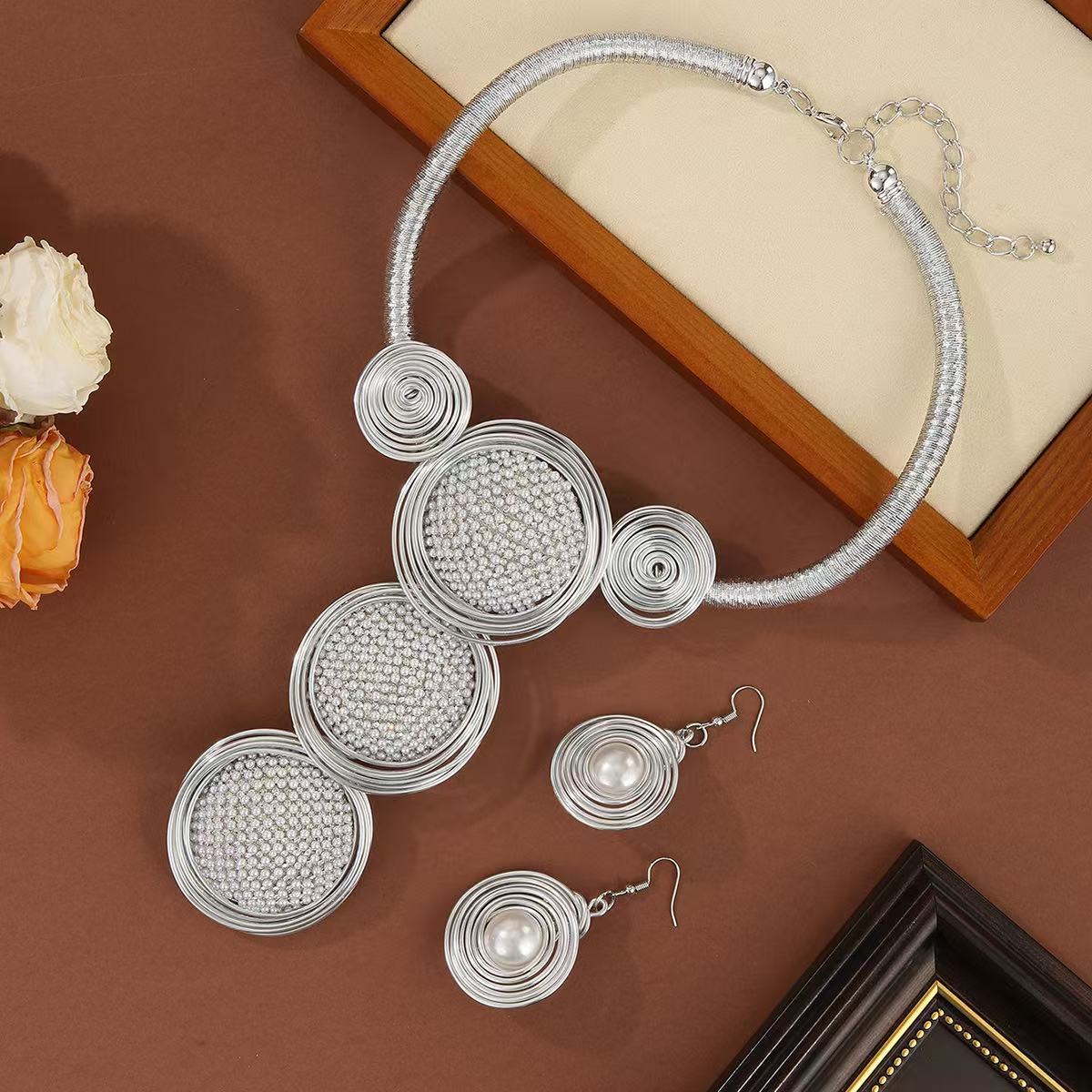 Planderful Savanna Rhythms Necklace Earrings Set – Exaggerated Resin Design