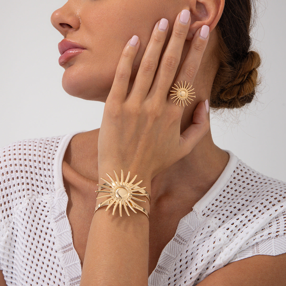 Planderful Vienna Verve Bracelet – Adjustable Retro Design