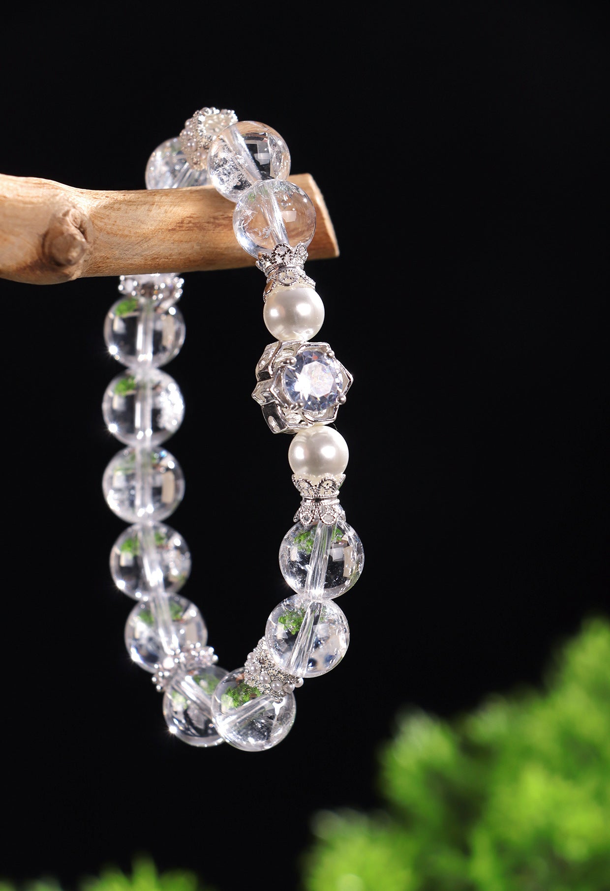 Planderful Fortune's Favor Bracelet – Elegant White Crystal Beads