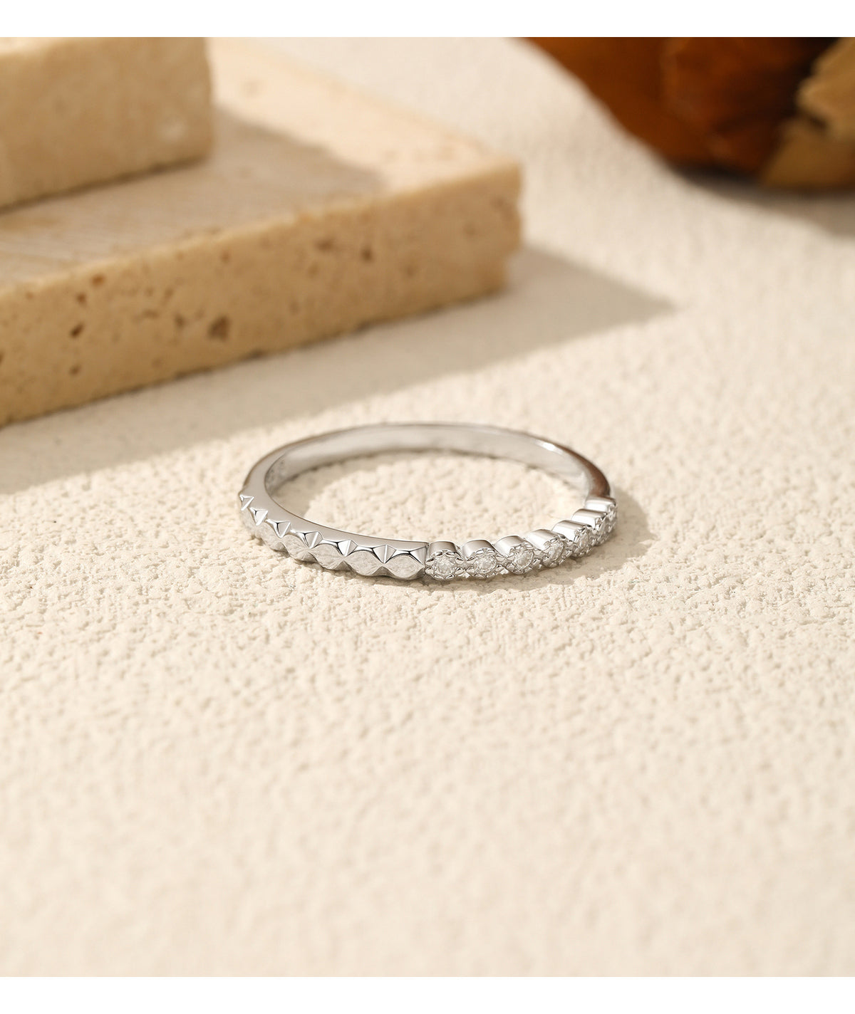 S925 Sterling Silver Wave-Detail Moissanite Band