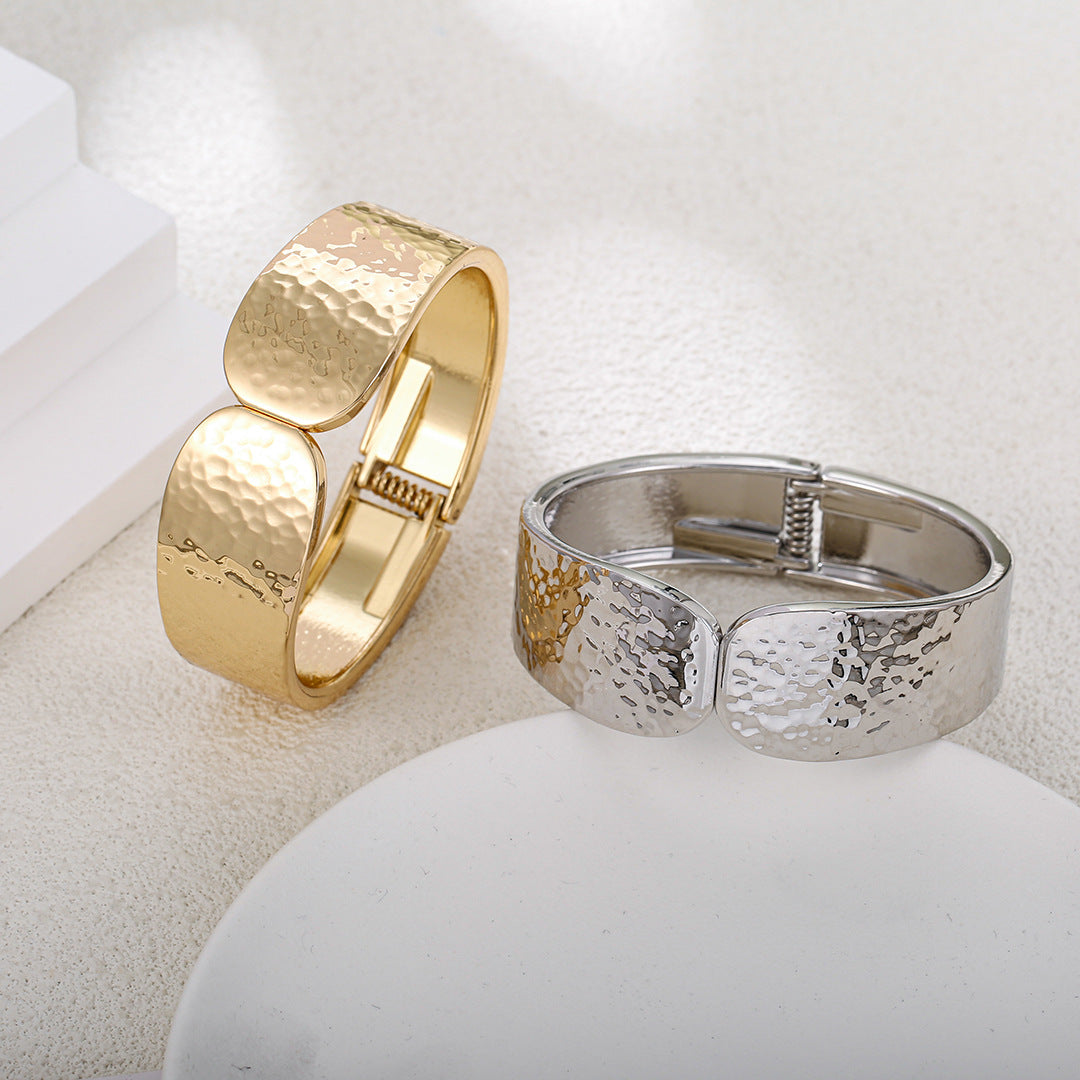 Planderful Vienna Verve Bracelet – Elegant Gold Textured Design