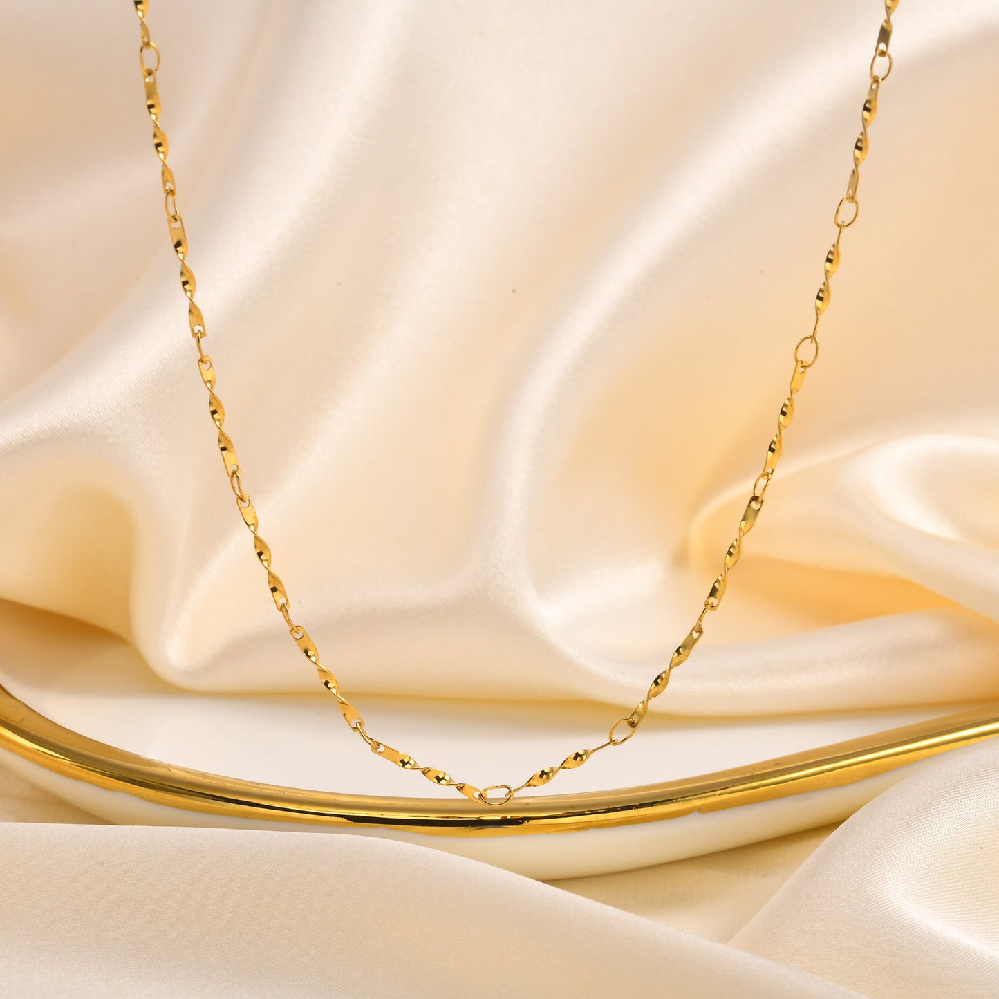 Necklaces Stainless Steel Spiral Knot Necklace Golden Lady