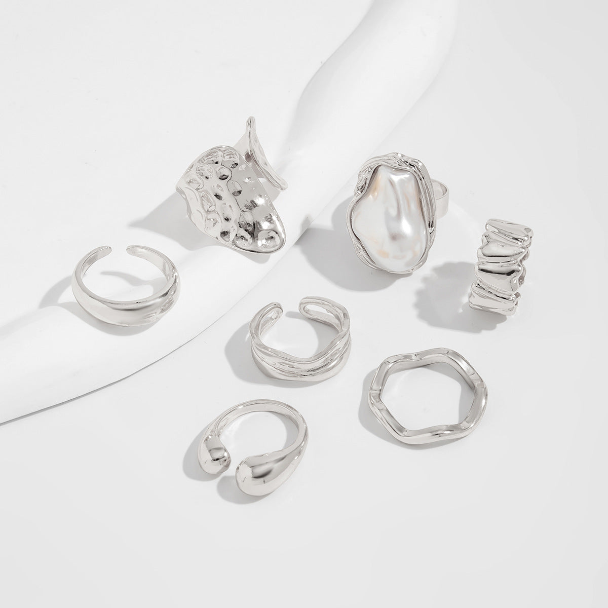 Planderful Vienna Verve Ring Set – Elegant Baroque Imitation Pearl Design