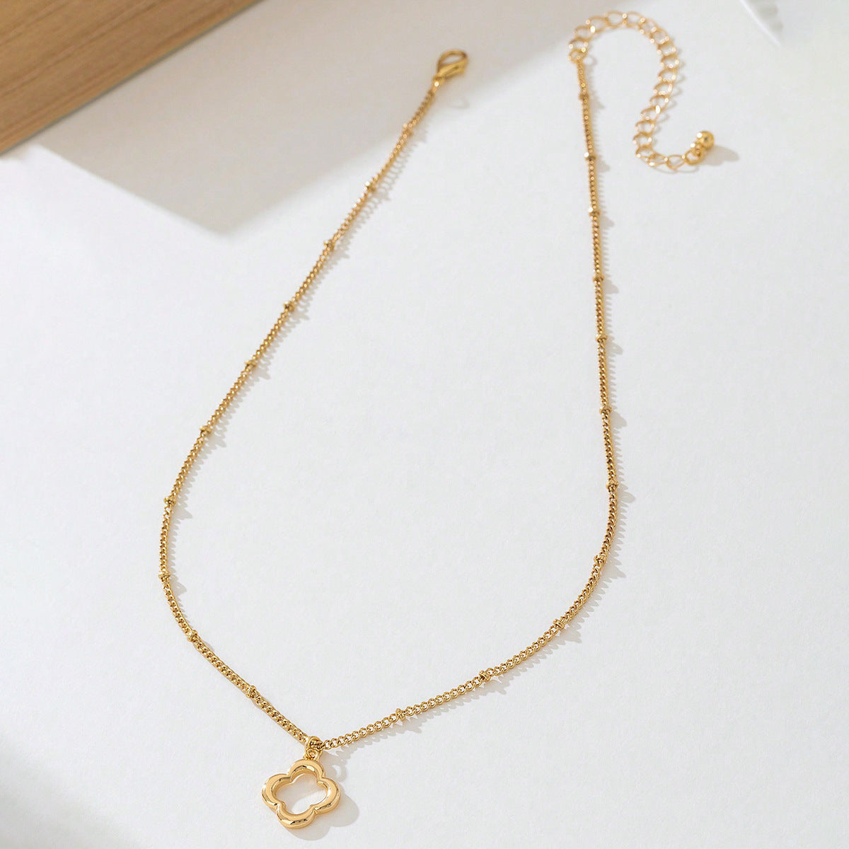 Planderful Vienna Verve Necklace – Cute Minimalist Metal Four-Leaf Clover