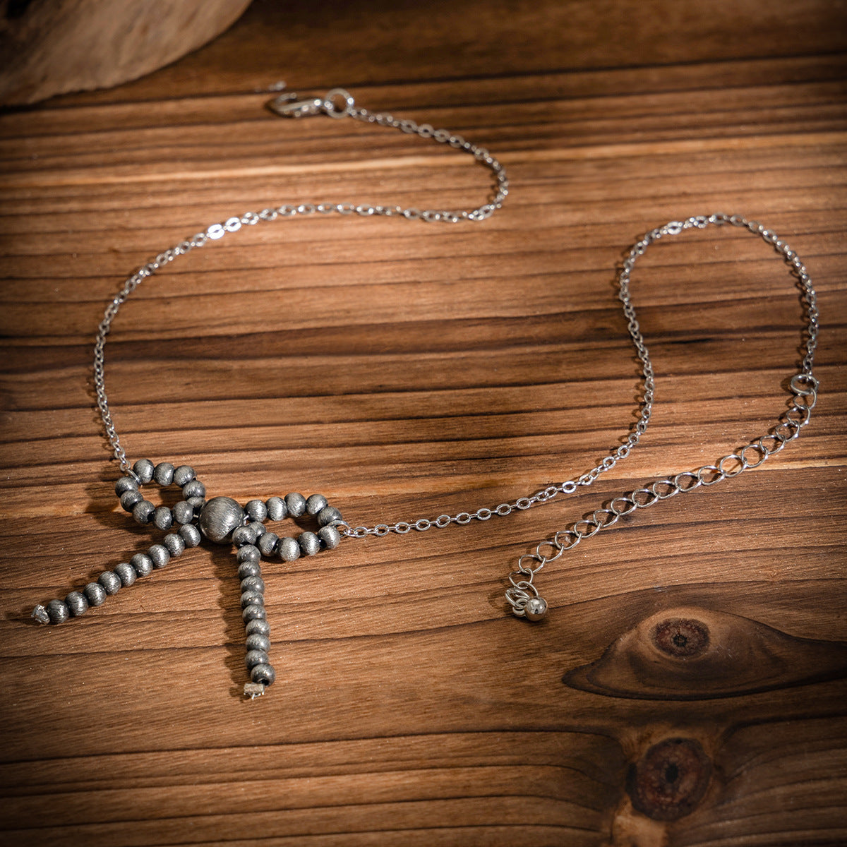 Planderful Vienna Verve Necklace – Retro Bow Pendant Design