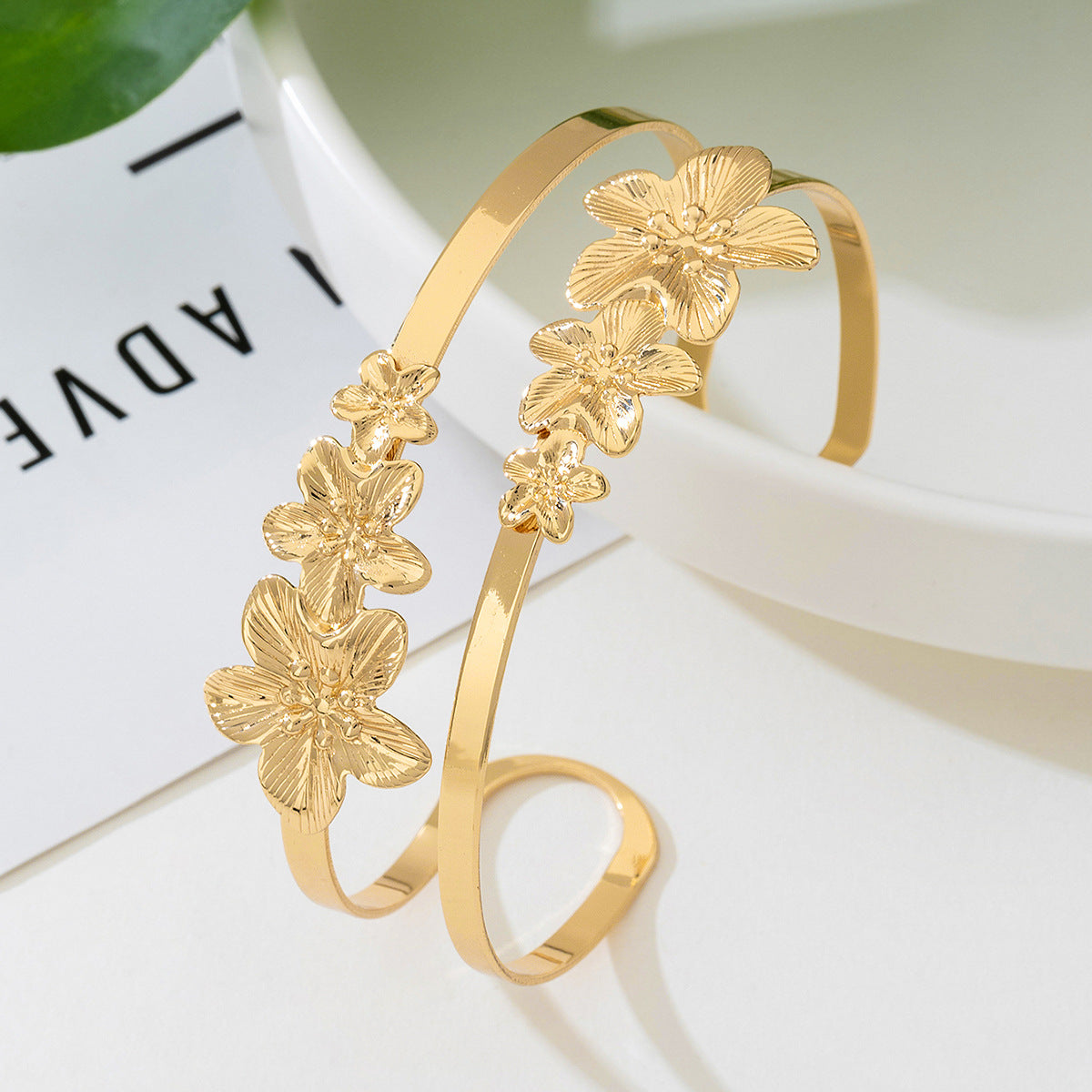 Planderful Vienna Verve Bracelet – Charming Five-Petaled Flower Design
