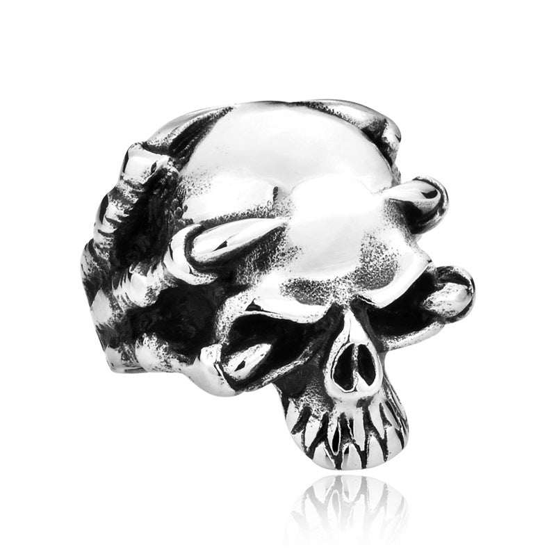 Punk-Inspired Titanium Steel Skull Claw Ring for Men - Wholesale Retro Jewelry