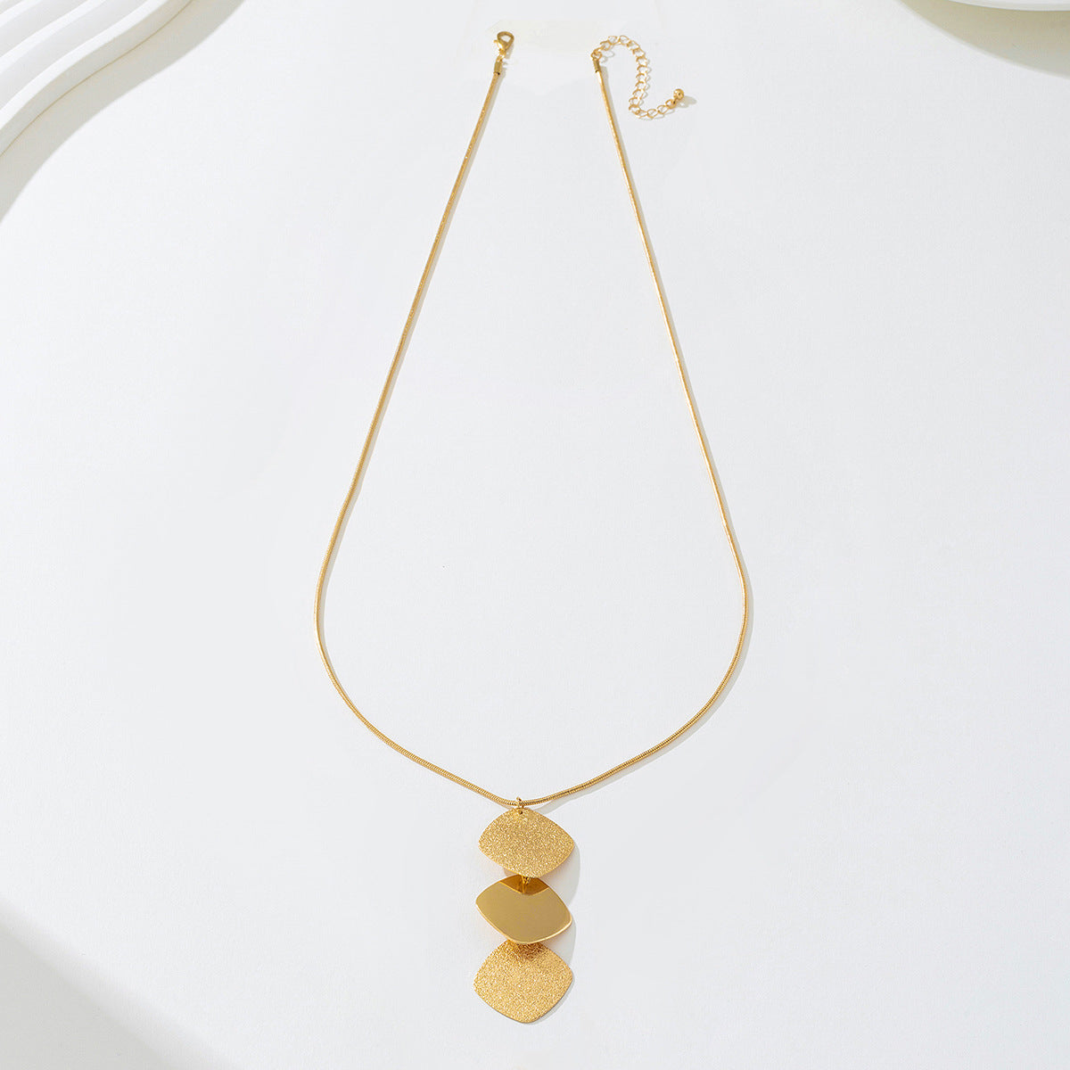 Planderful Vienna Verve Necklace – Fashionable and Versatile Design