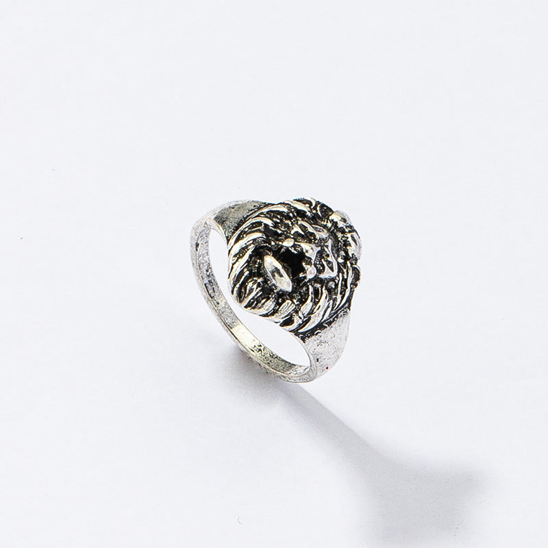 Majestic Lion Ring in Alloy with Vintage Charm