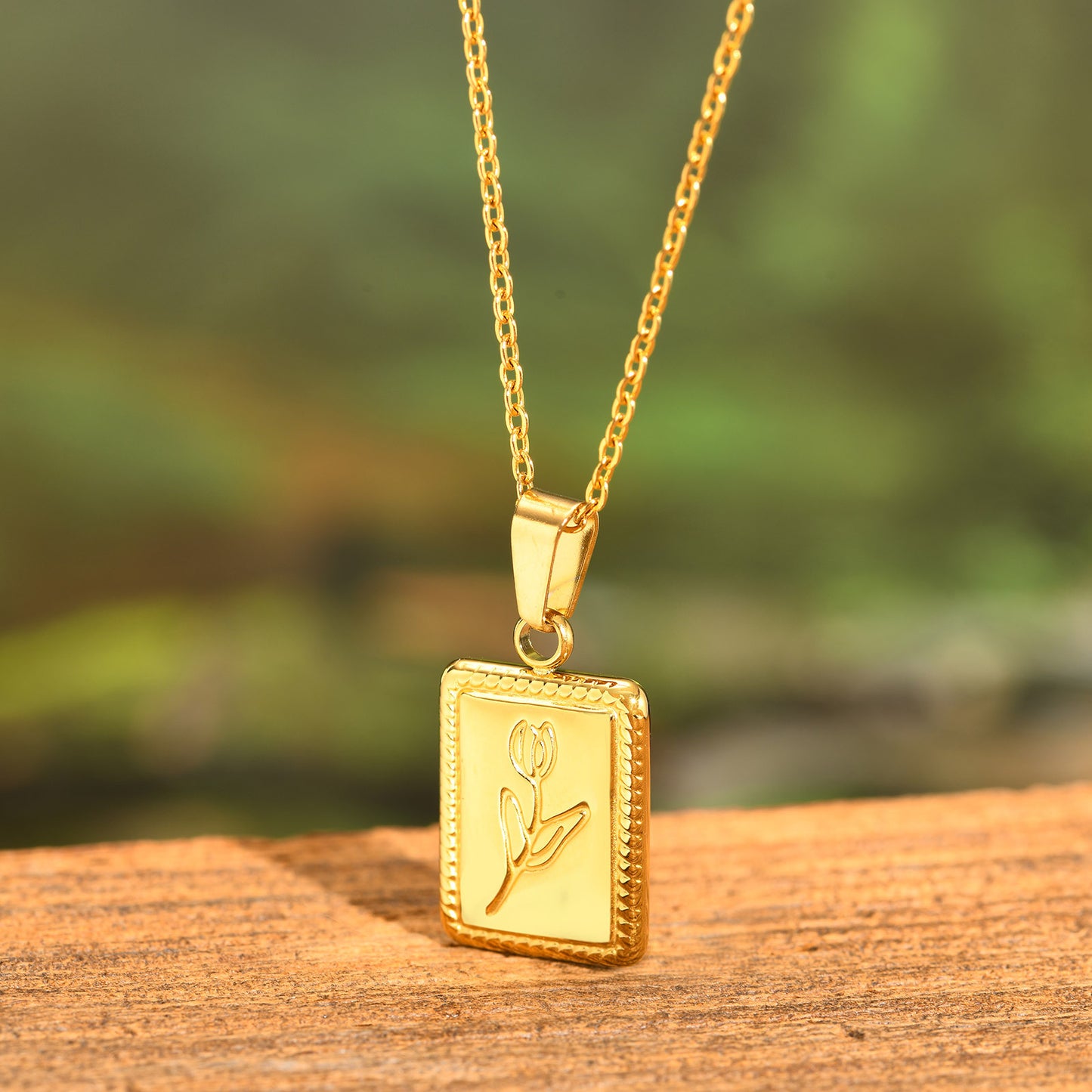 Jewelry Stainless Steel Embossed Tulip Pendant Gold Necklace