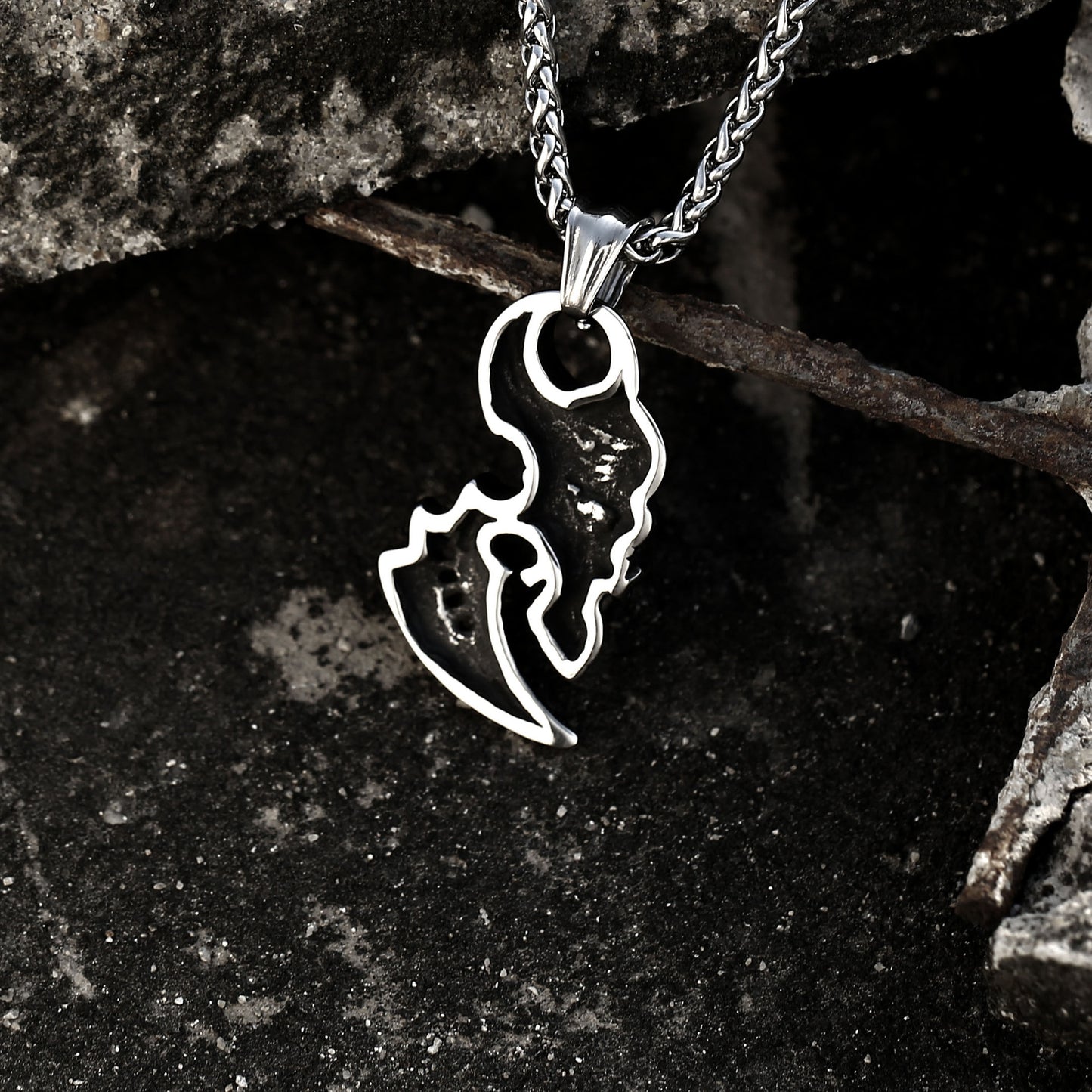 Retro European and American Titanium Steel Half-Face Skull Pendant for Men
