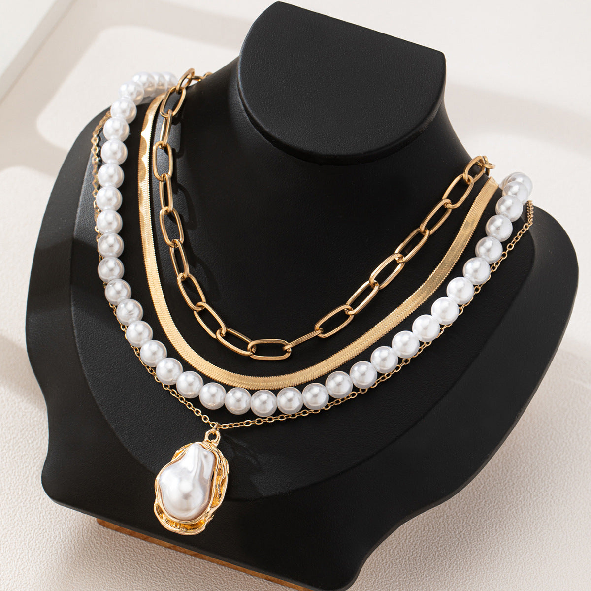 Planderful Vienna Verve Necklace Set – Elegant Retro Metal Design with Special-Shaped Artificial Pearls