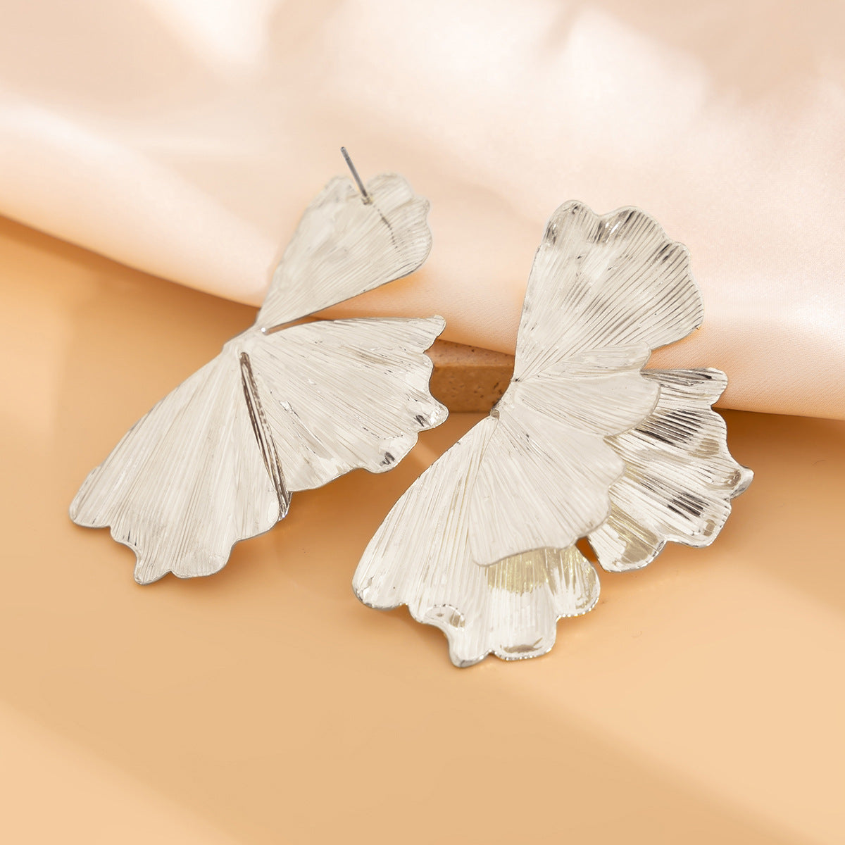 Planderful Vienna Verve Earrings – Sweet and Stylish Irregular Flower Design