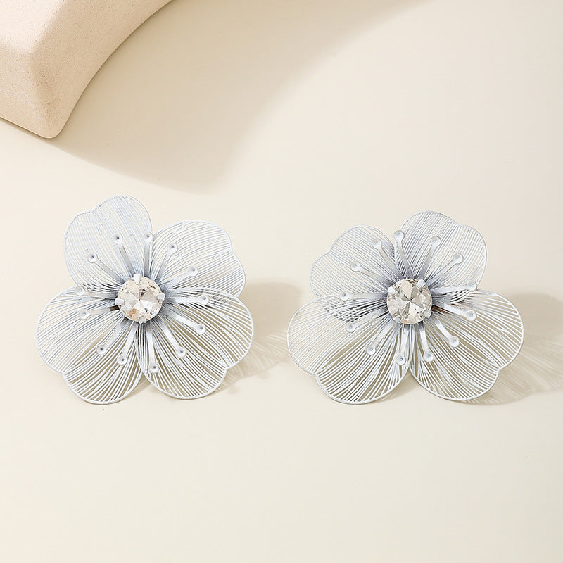 Planderful Vienna Verve Earrings – Fashionable Colored Flake Hollow Design