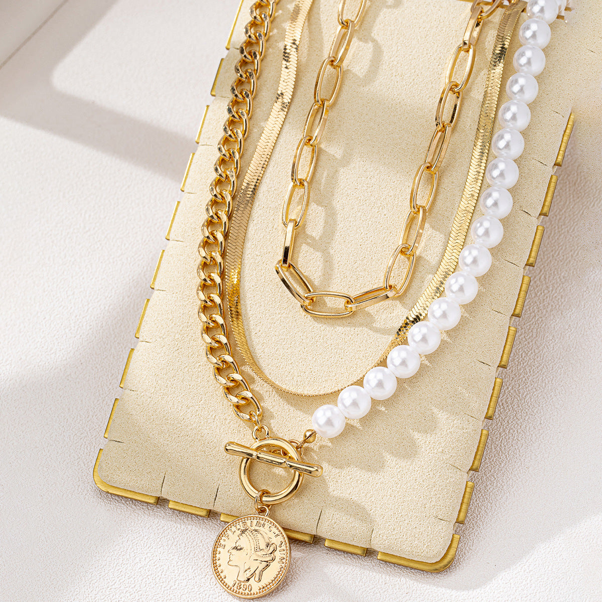 Planderful Vienna Verve Necklace – Fashionable Retro Pearl Metal Chains