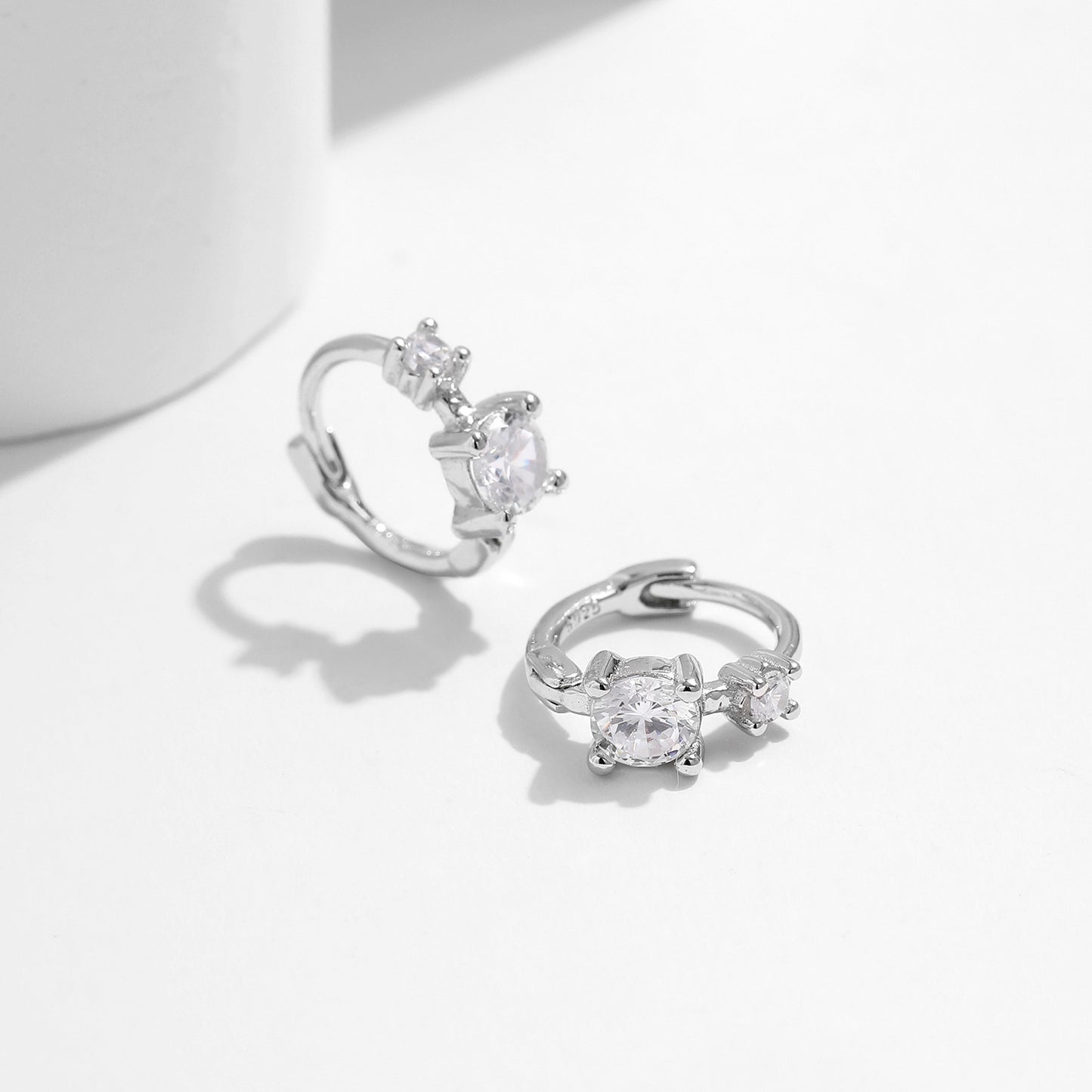 Planderful Everyday Genie Earrings – Elegant Zircon Design