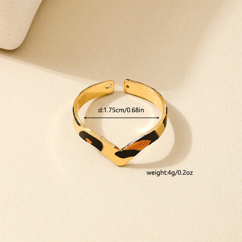 Planderful Vienna Verve – Stylish Metal Leopard Print V-Shaped Arm Ring