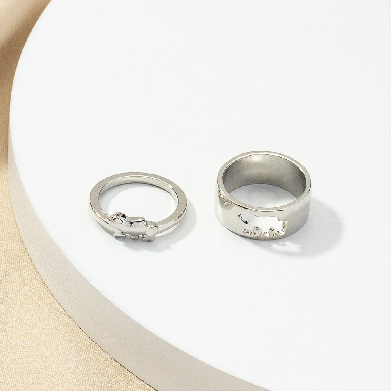 Froggy Elegance: Handmade 2-Piece Ring Set for Fashion-Forward Females