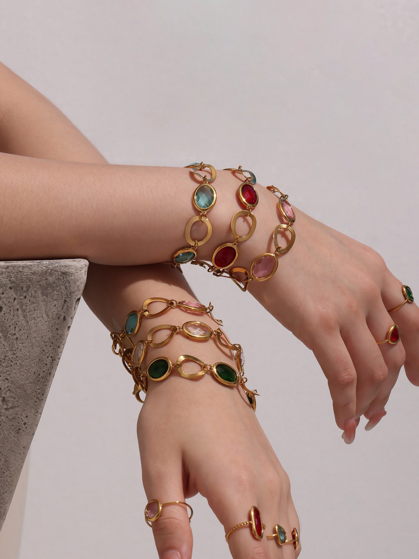 Planderful Interlocking Glass Stone Bracelet Gold Plated