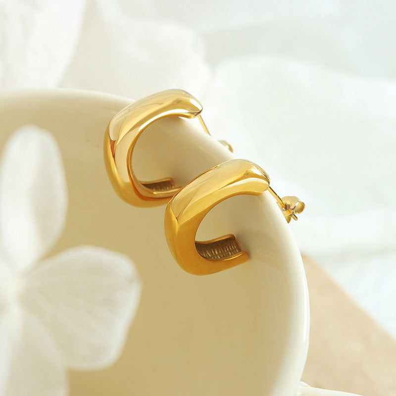 French Retro Style C-Shaped Earrings in 18K Gold-Plated Titanium Steel