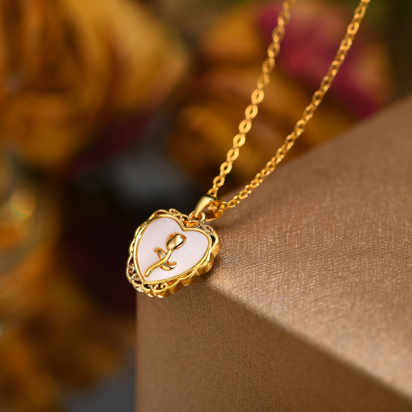 Heart Rose Shell Pendant Necklace for Ladies Fashion Accessories