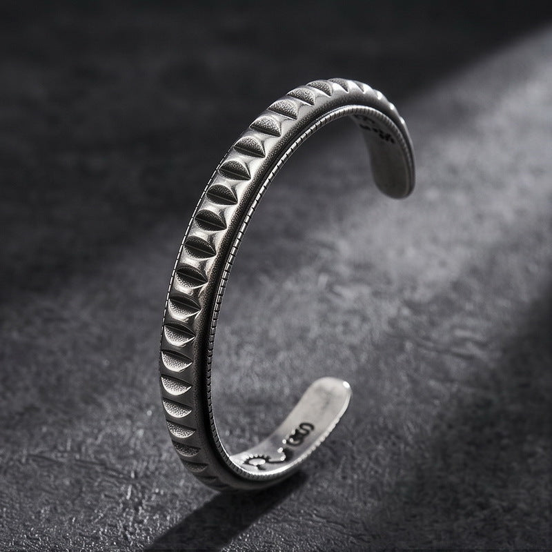 Fish Bone Segmented Texture C-Shaped Bracelet Niche Crescent Scale Serrated Stainless