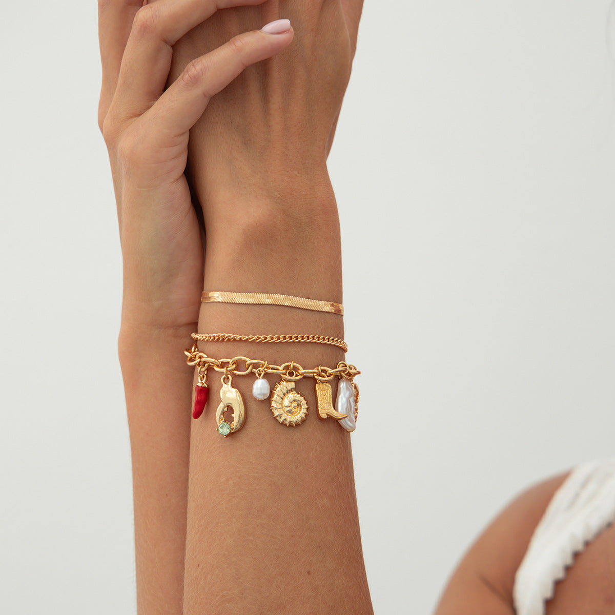 Planderful Vienna Verve Bracelet – Ocean Style Conch Crab Claw Pendant