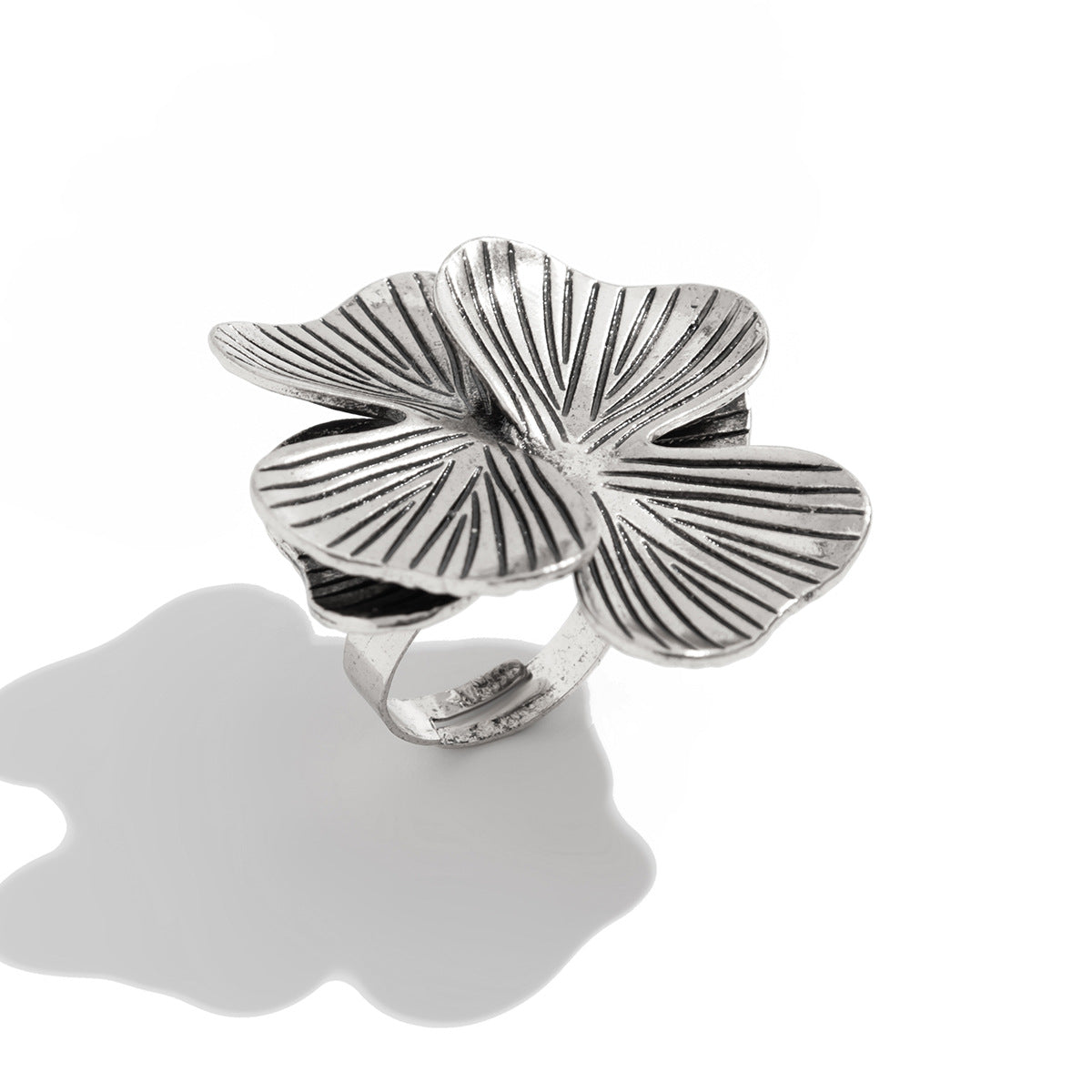 Planderful Vienna Verve Ring – Elegant Hollow Flower Design