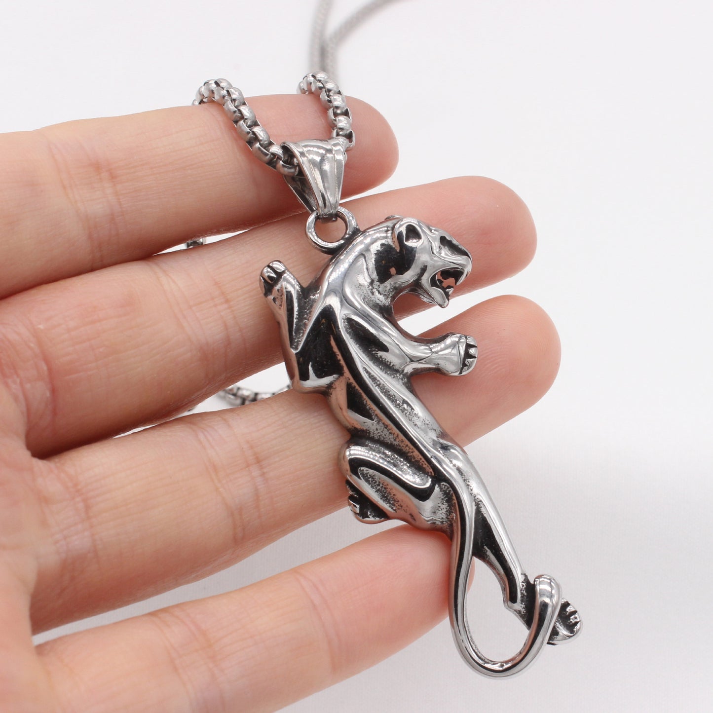 Planderful Jewelry Personalized Retro Cheetah Pendant for Men in Titanium Steel Design