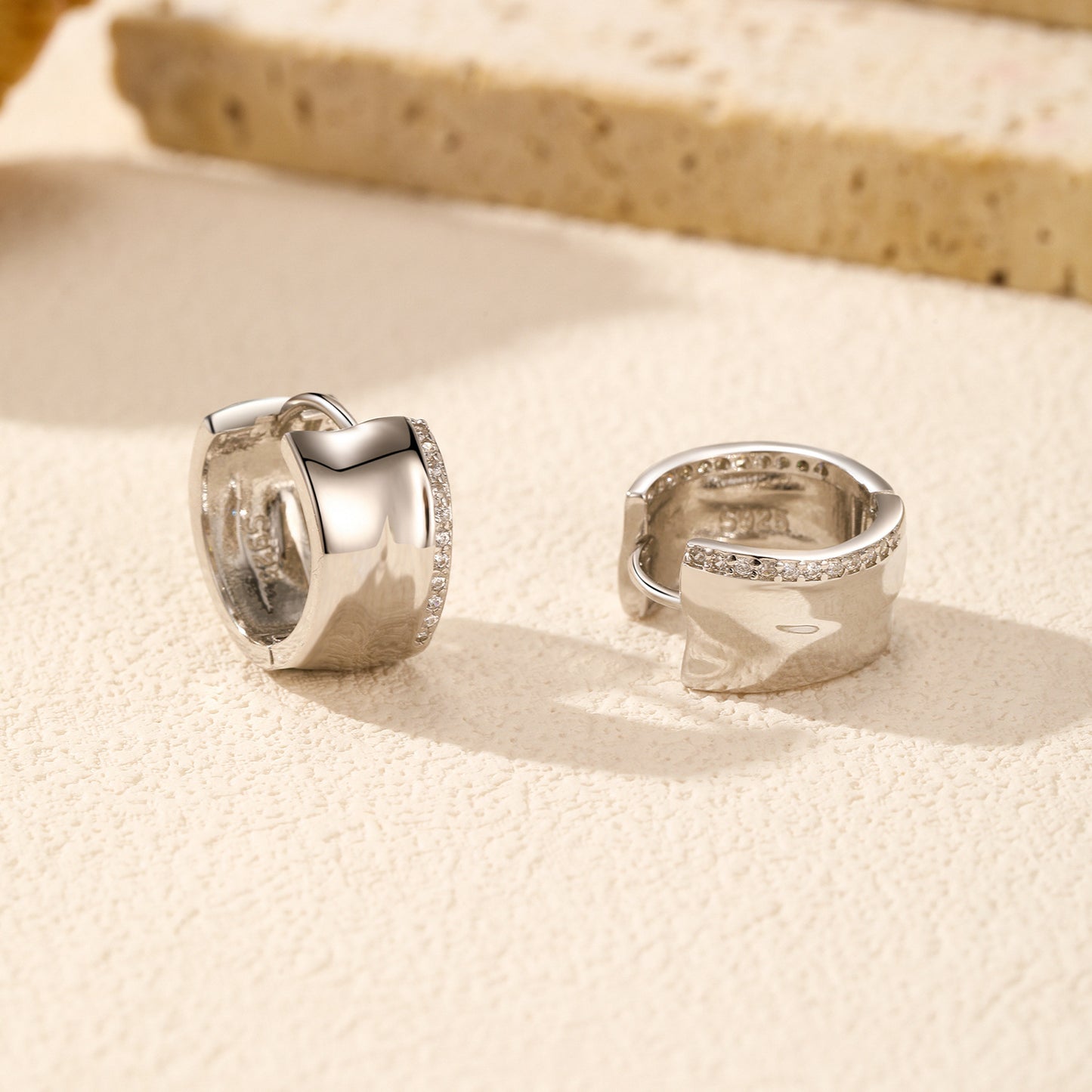 Planderful Everyday Genie Earrings – Elegant Zircon-Encrusted Design