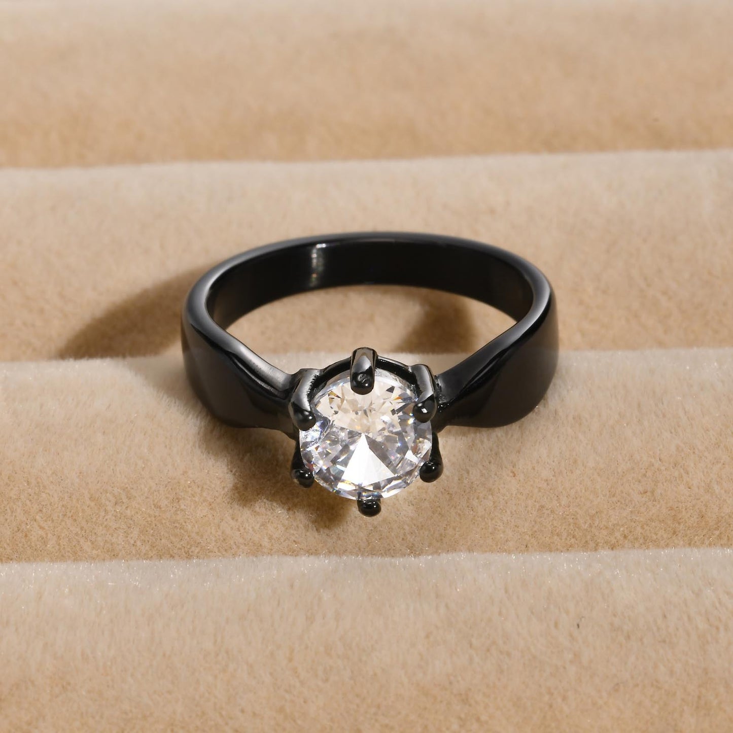 Japanese And Korean Popular Jewelry Wholesale Women's Ring 7MM Titanium Steel Claw Inlaid With Zircon