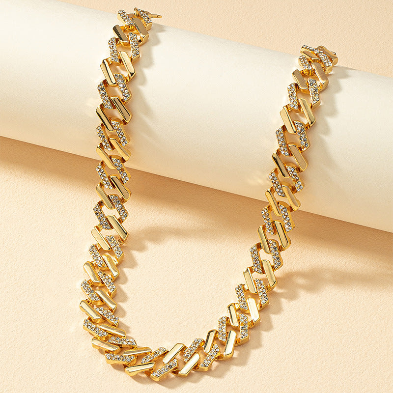 Sophisticated Metal Cuban Chain Necklace with Micro-Inlaid Design