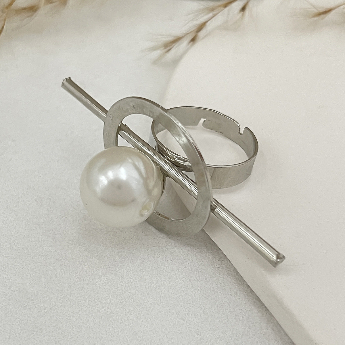 Planderful Vienna Verve Ring – Exaggerated Metal Flower Design with Imitation Pearl